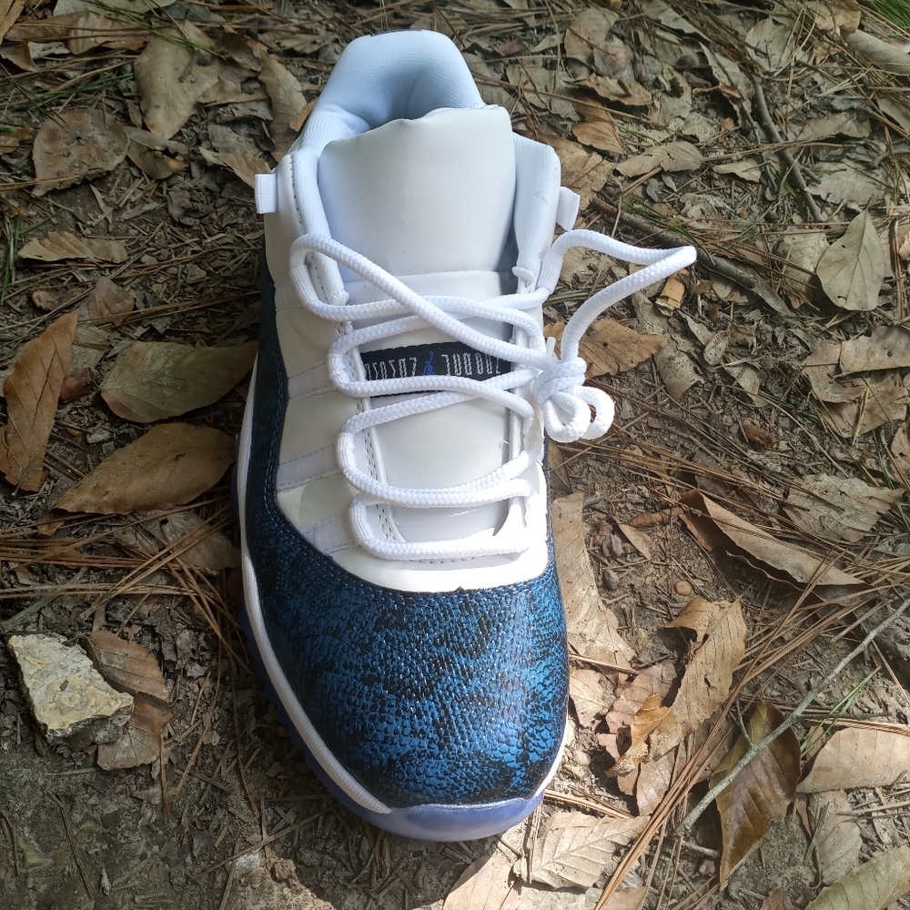 Jordan 11 - Picture 3 of 4